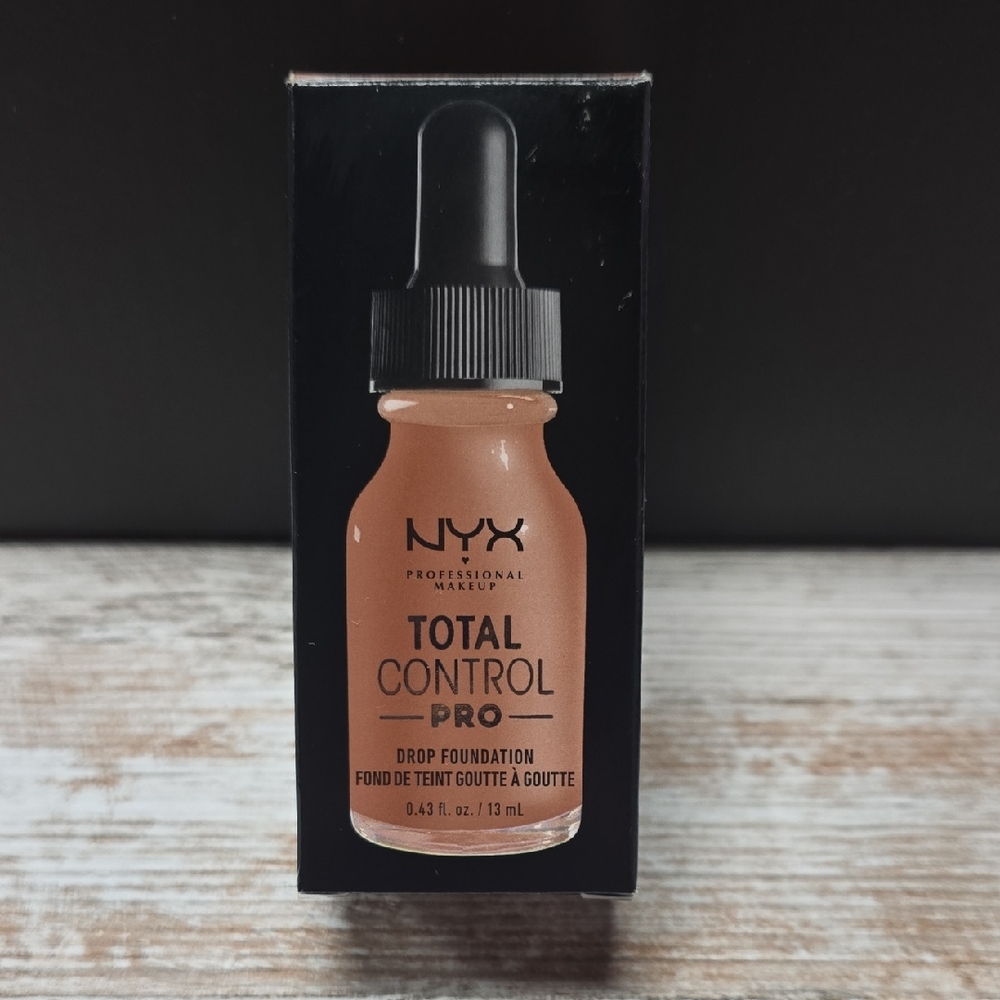 NYX Total Control Pro Foundation - Mahogany